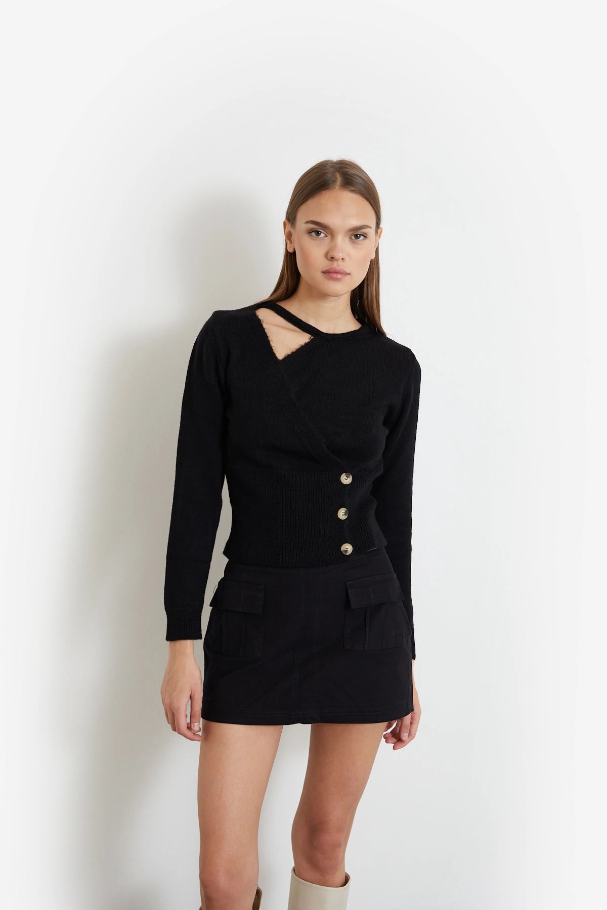 Pull asymétrique à boutons
