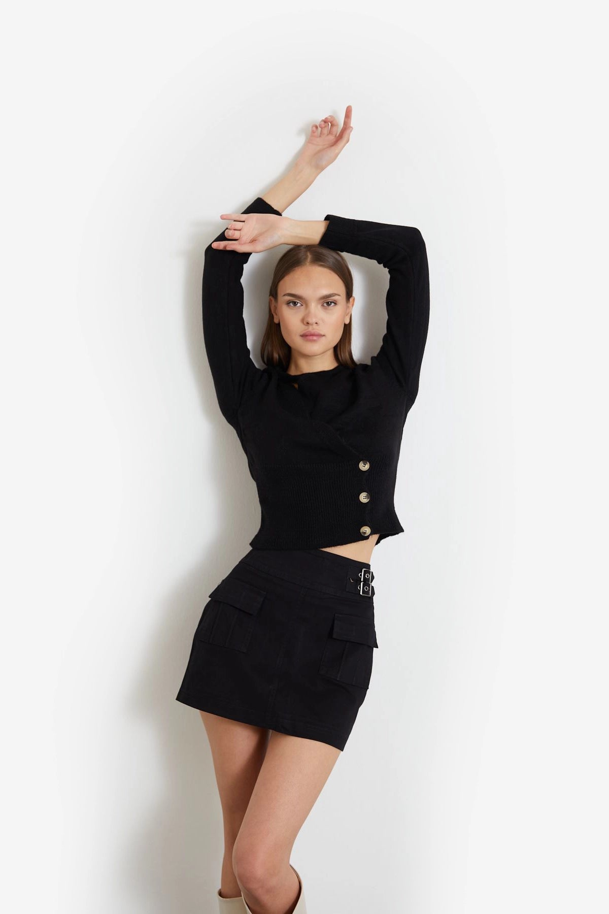 Pull asymétrique à boutons