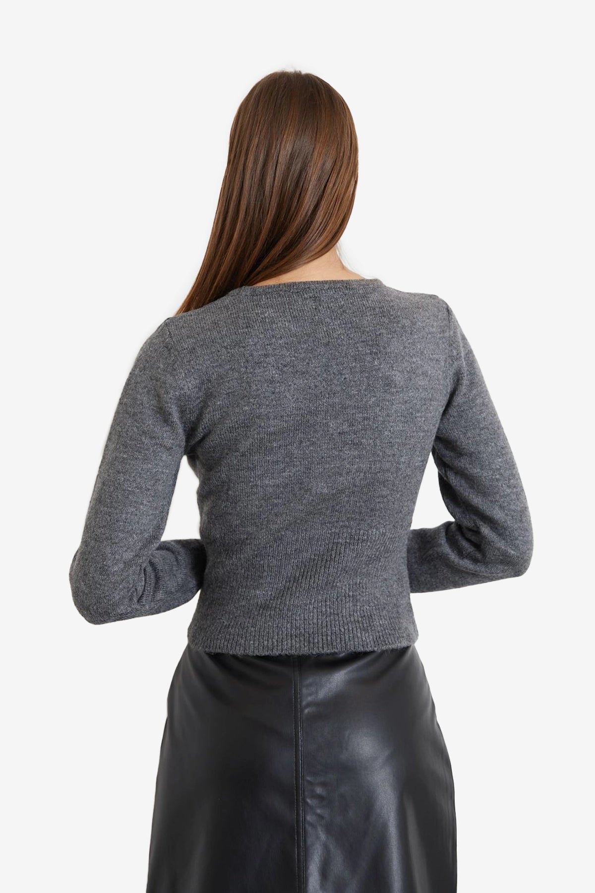 Pull asymétrique à boutons